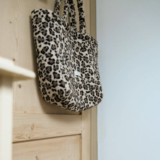 Leo Teddy Shopper – Flauschige Tragetasche im Leo-Look