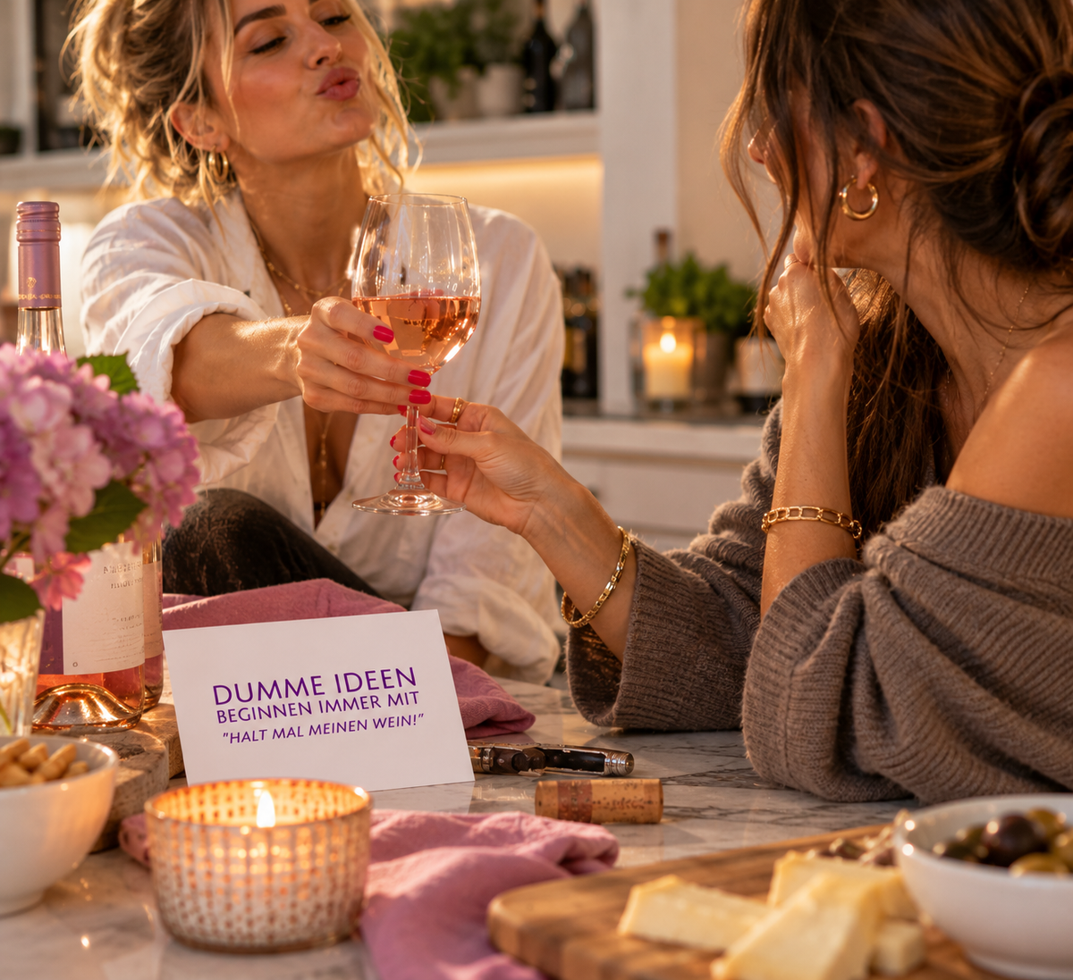 Postkarte Dumme Ideen – Halt mal meinen Wein!