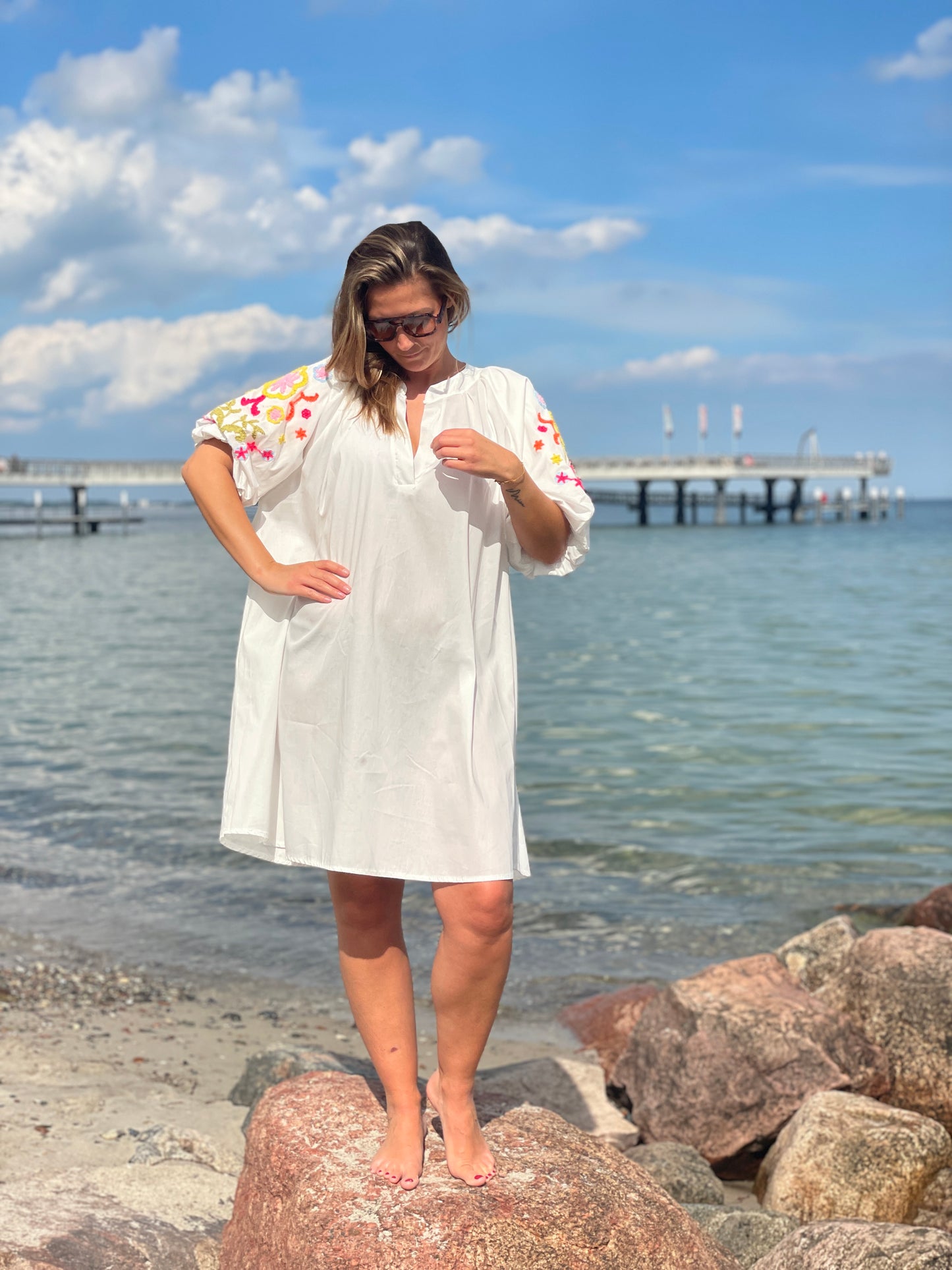 Kleid Coastal Bloom – White Sands