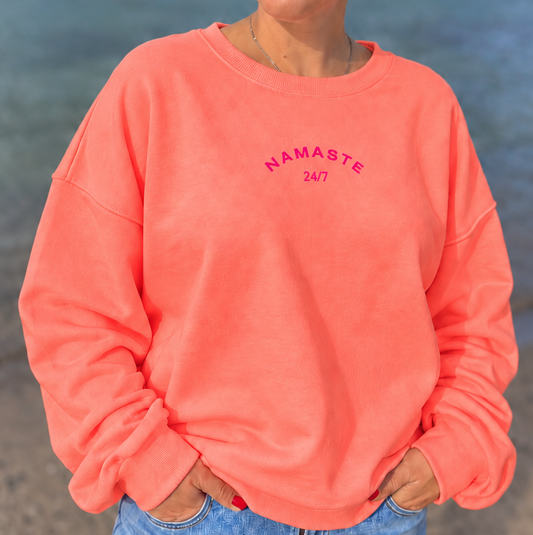 Oversize Sweater „Namasté 24/7“ - coralle