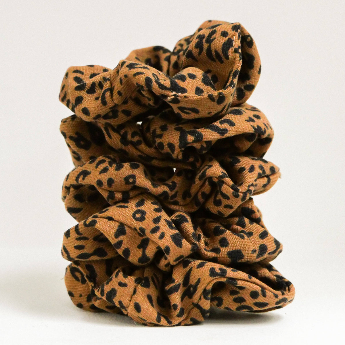 Leo Scrunchie – Haargummi im angesagten Leoparden-Look