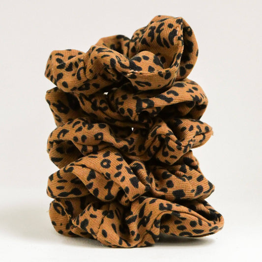 Leo Scrunchie – Haargummi im angesagten Leoparden-Look