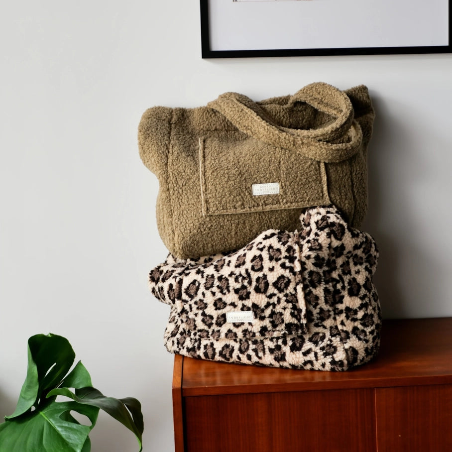 Teddy Shopper – Flauschige Tragetasche in Taupe