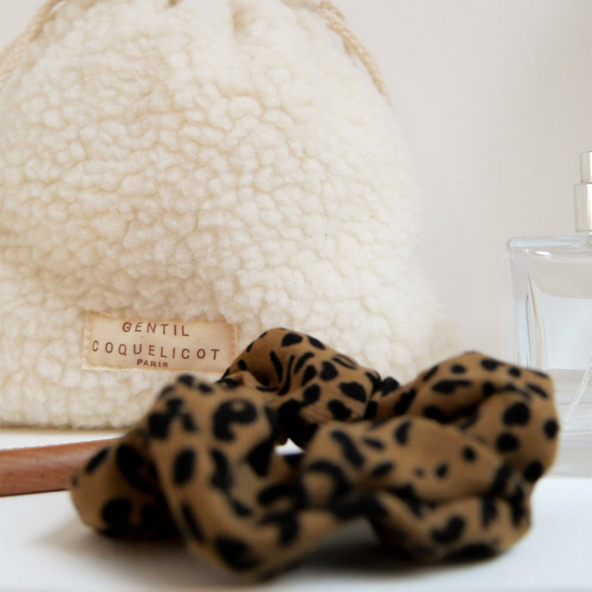 Leo Scrunchie – Haargummi im angesagten Leoparden-Look