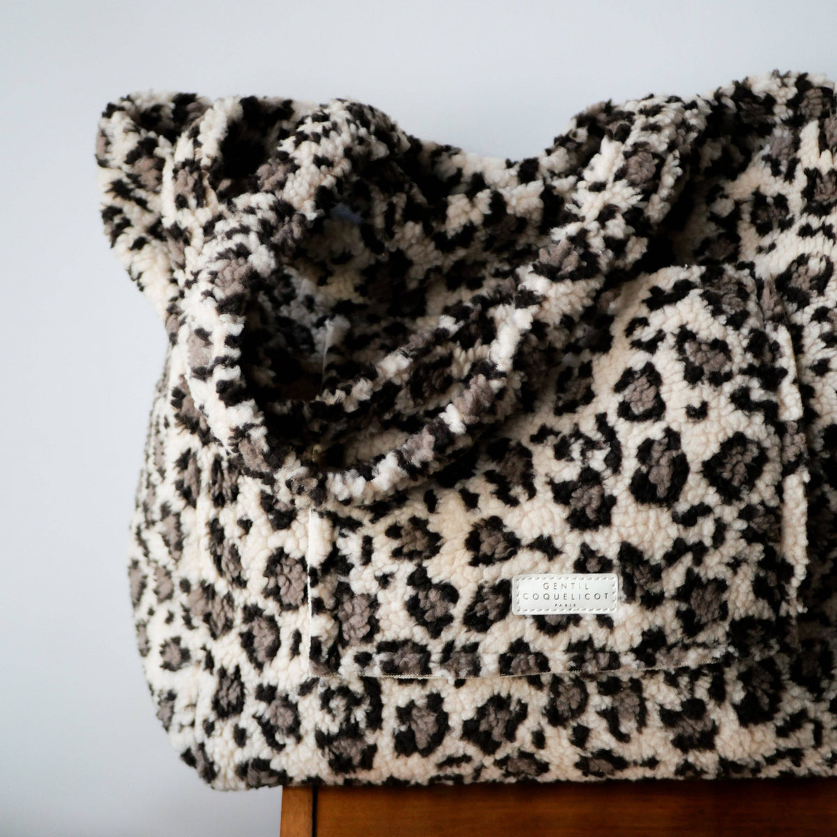 Leo Teddy Shopper – Flauschige Tragetasche im Leo-Look