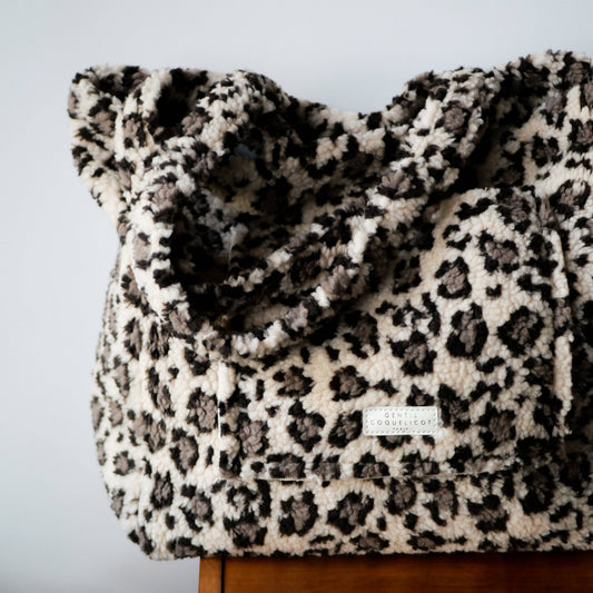 Leo Teddy Shopper – Flauschige Tragetasche im Leo-Look