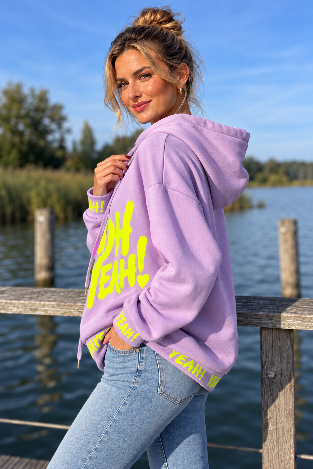 Oversize Hoodie „OH YEAH!“ – Lavendel mit Neonprint