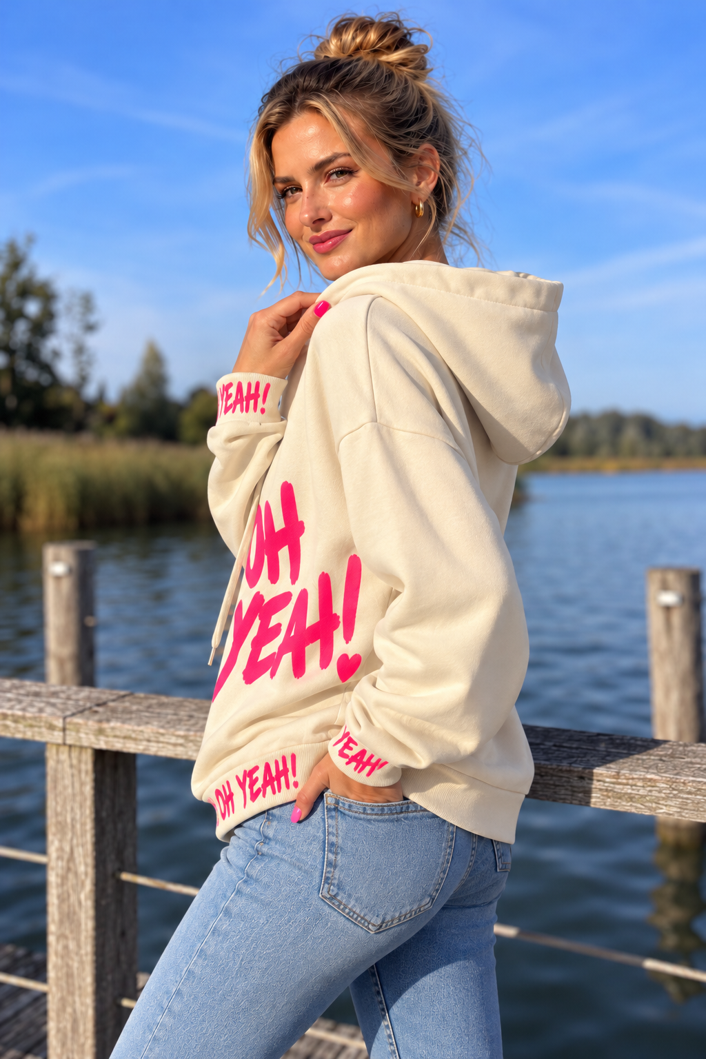 Oversize Hoodie „OH YEAH!“ – Sand mit Neonprint
