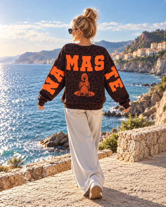 Leo Oversize Sweater „Namasté“ - Neon Orange