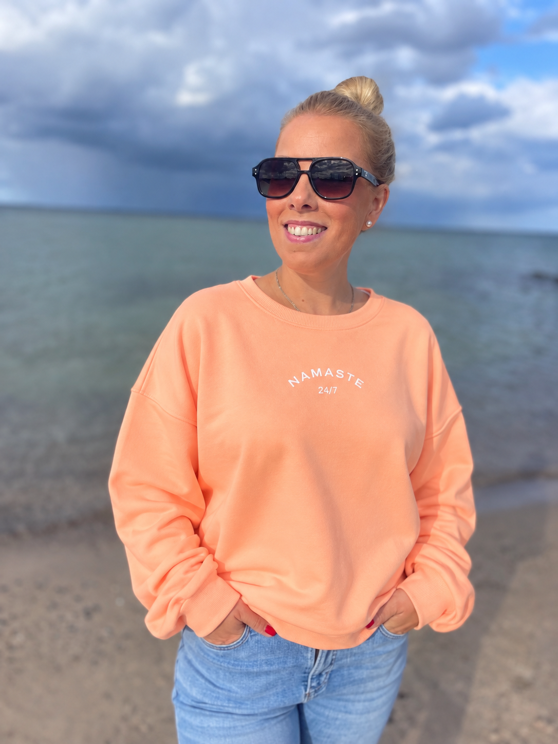 Oversize Sweater „Namasté 24/7“ - apricot