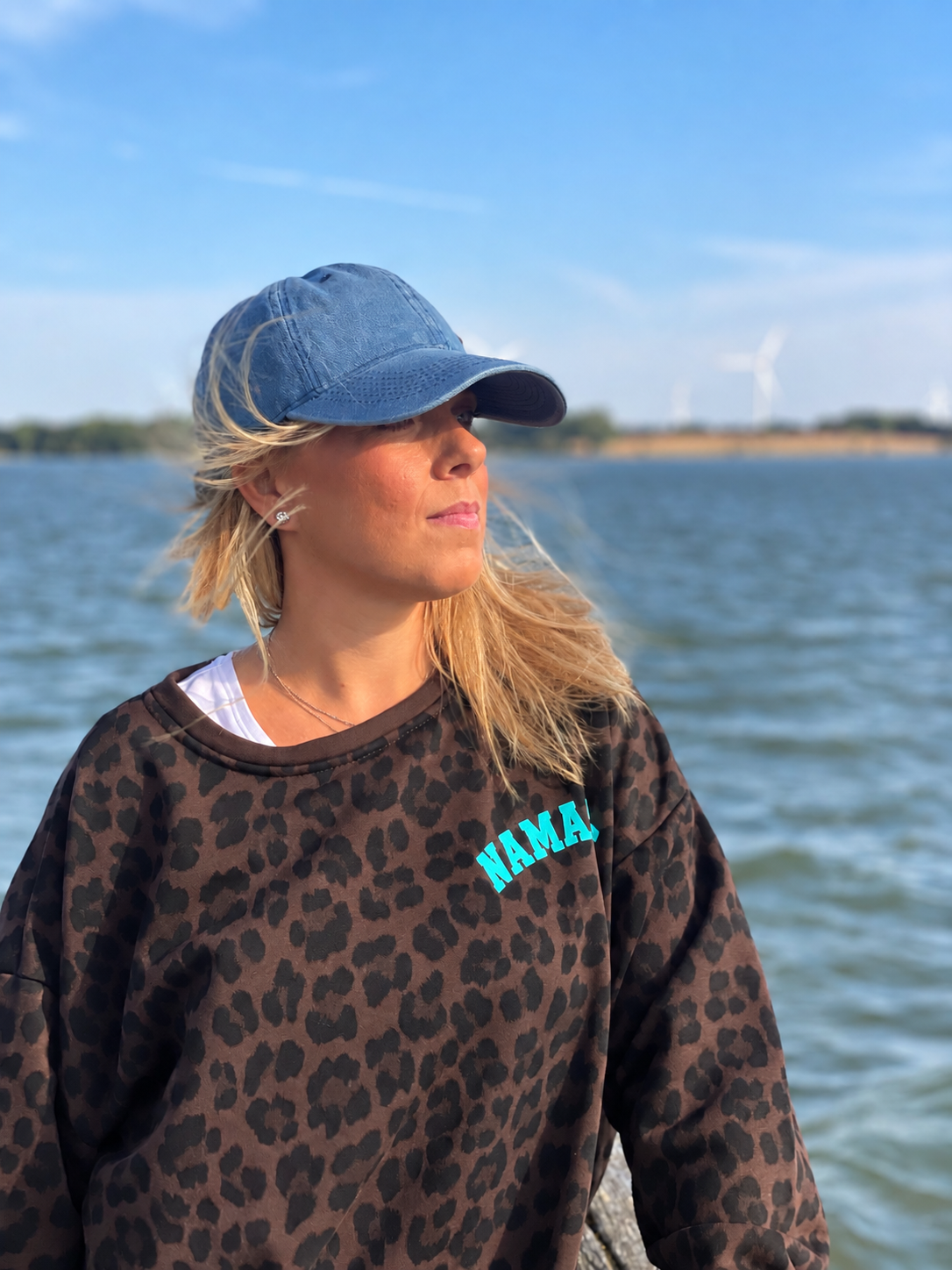 Leo Oversize Sweater „Namasté“ - Türkis