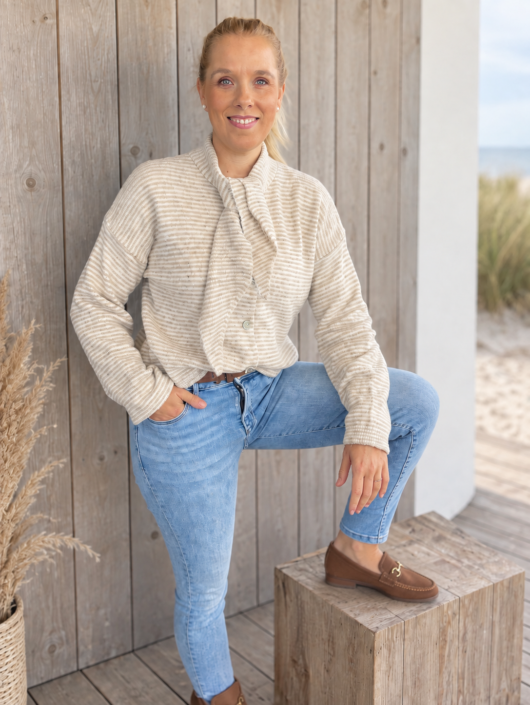 Strickjacke mit Schalkragen – Beige