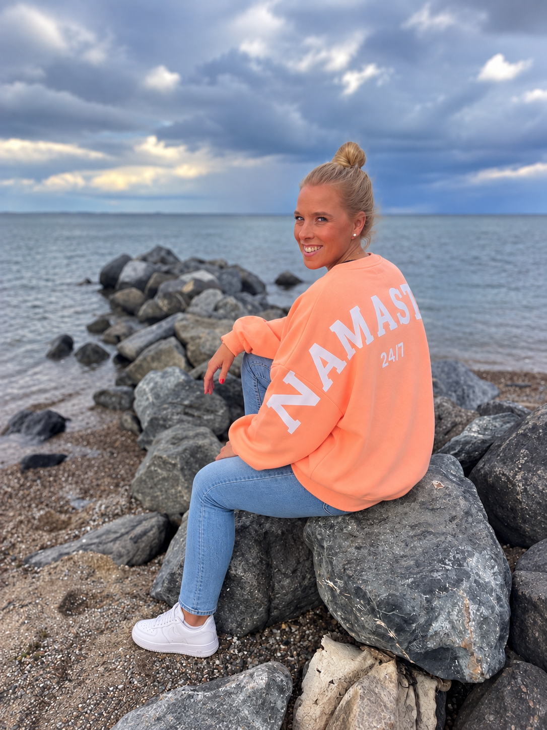 Oversize Sweater „Namasté 24/7“ - apricot