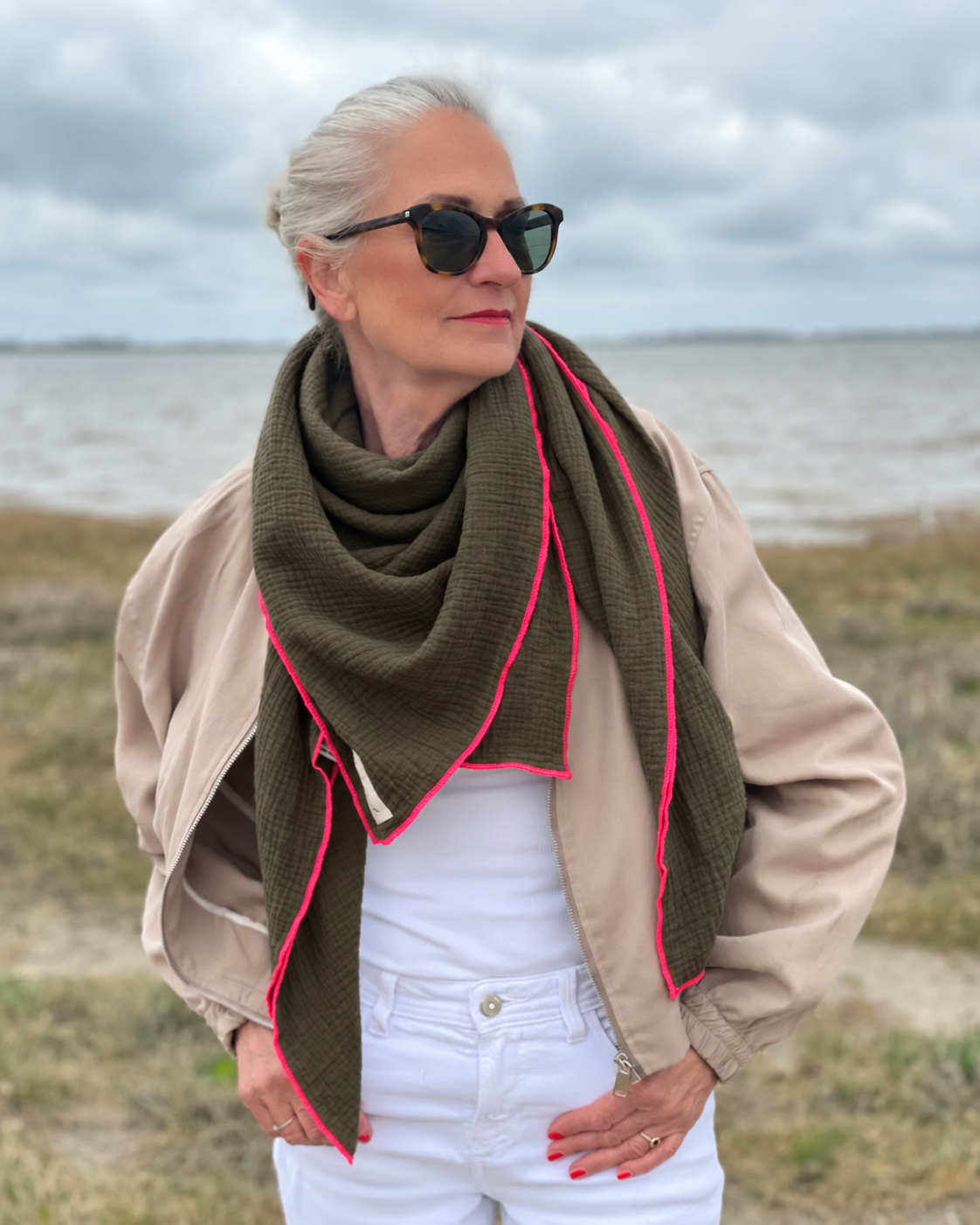 Musselin Tuch Damen l Khaki mit Neon Pink