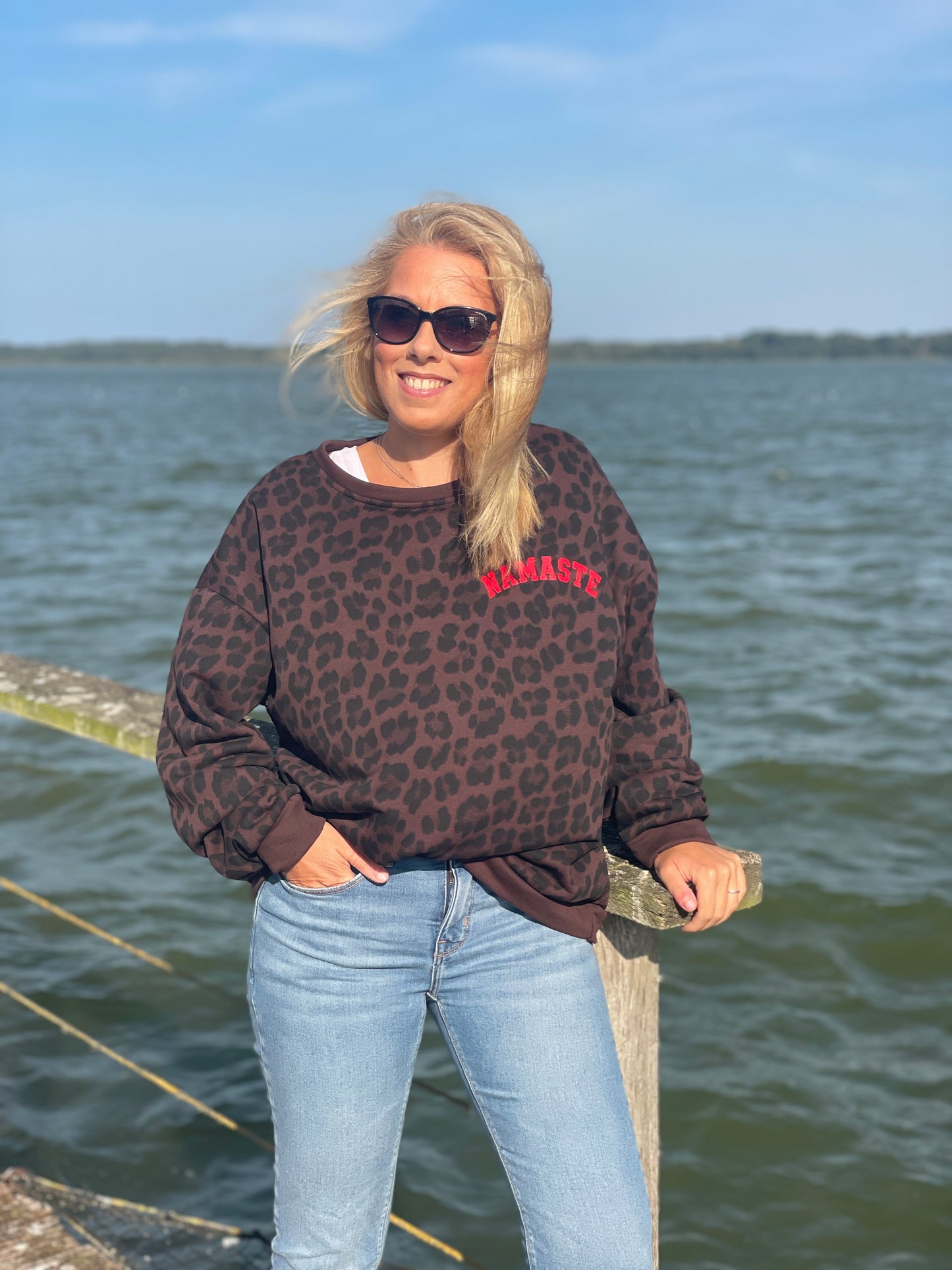Leo Oversize Sweater „Namasté“ - Rot