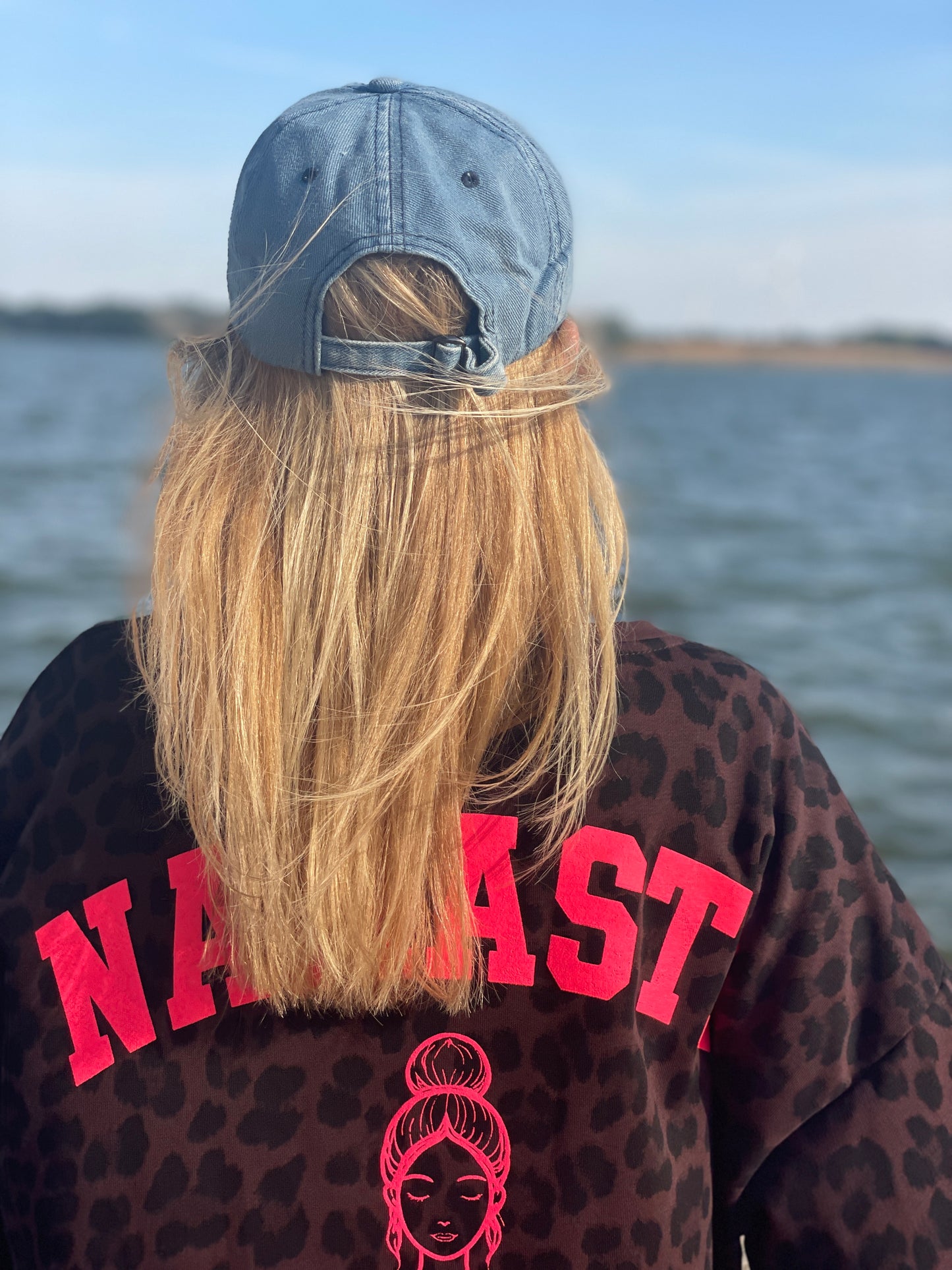 Leo Oversize Sweater „Namasté“ - Neon Pink