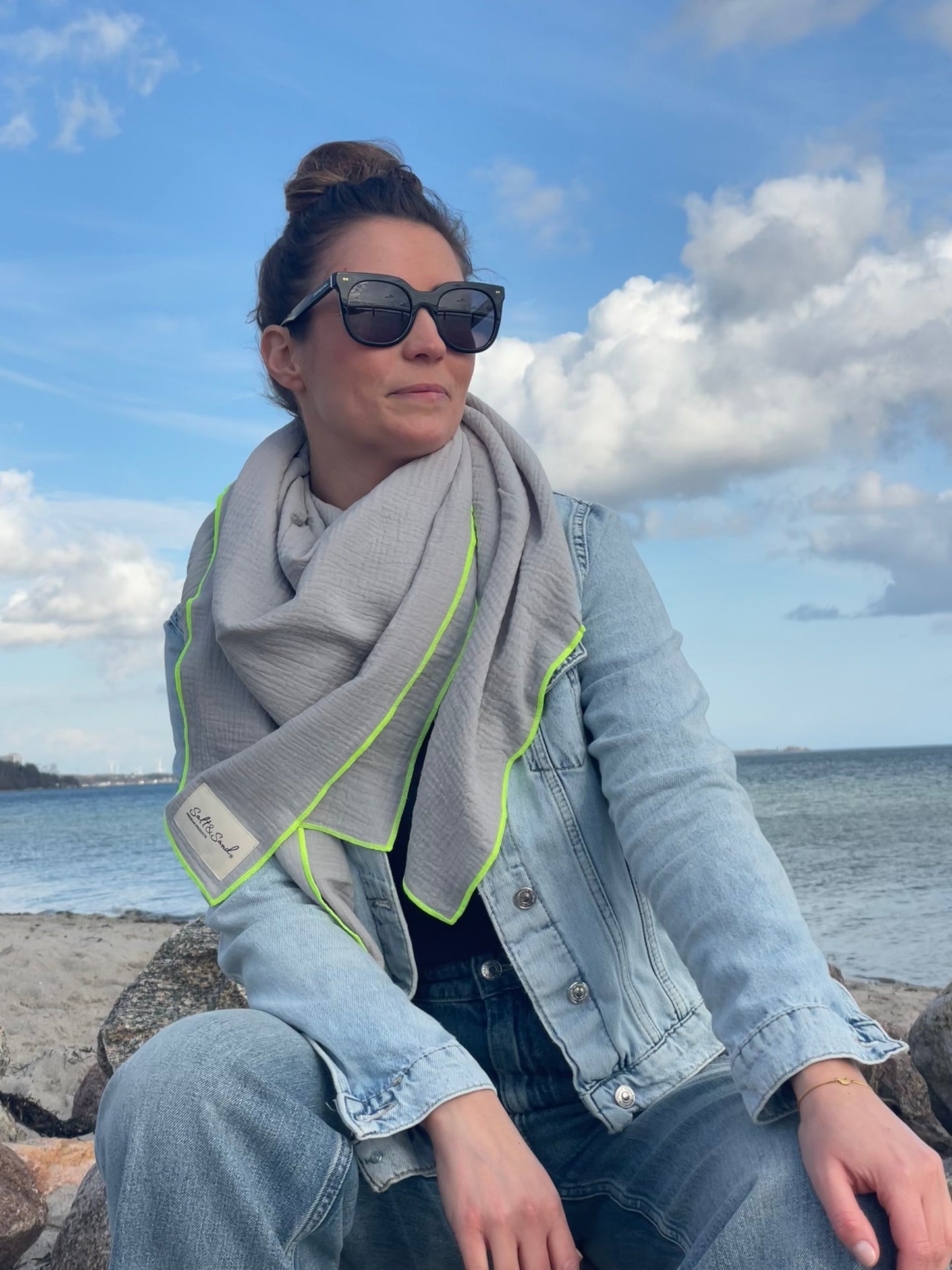 Musselin Tuch Damen l Grau mit Neon Gelb