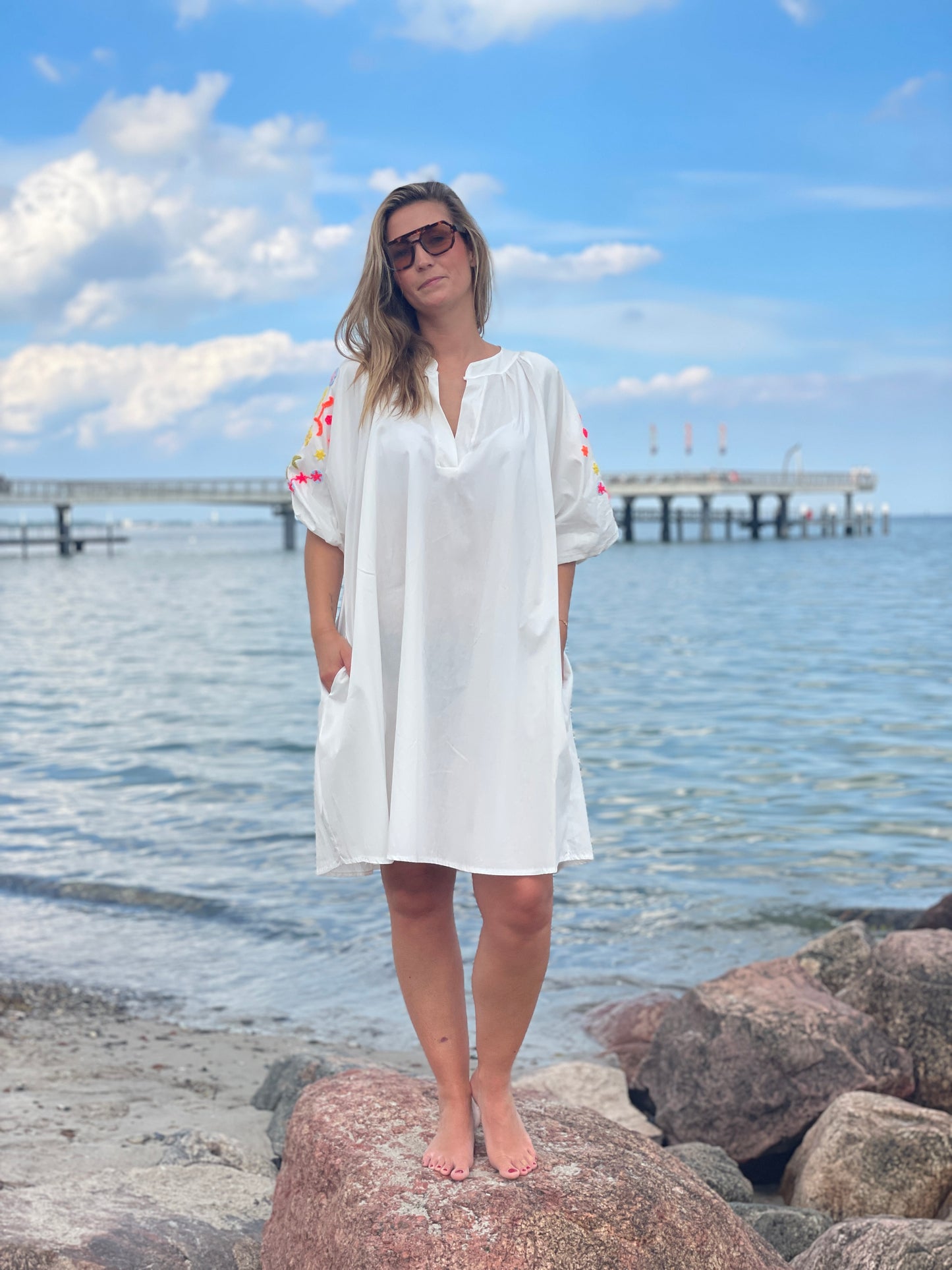 Kleid Coastal Bloom – White Sands