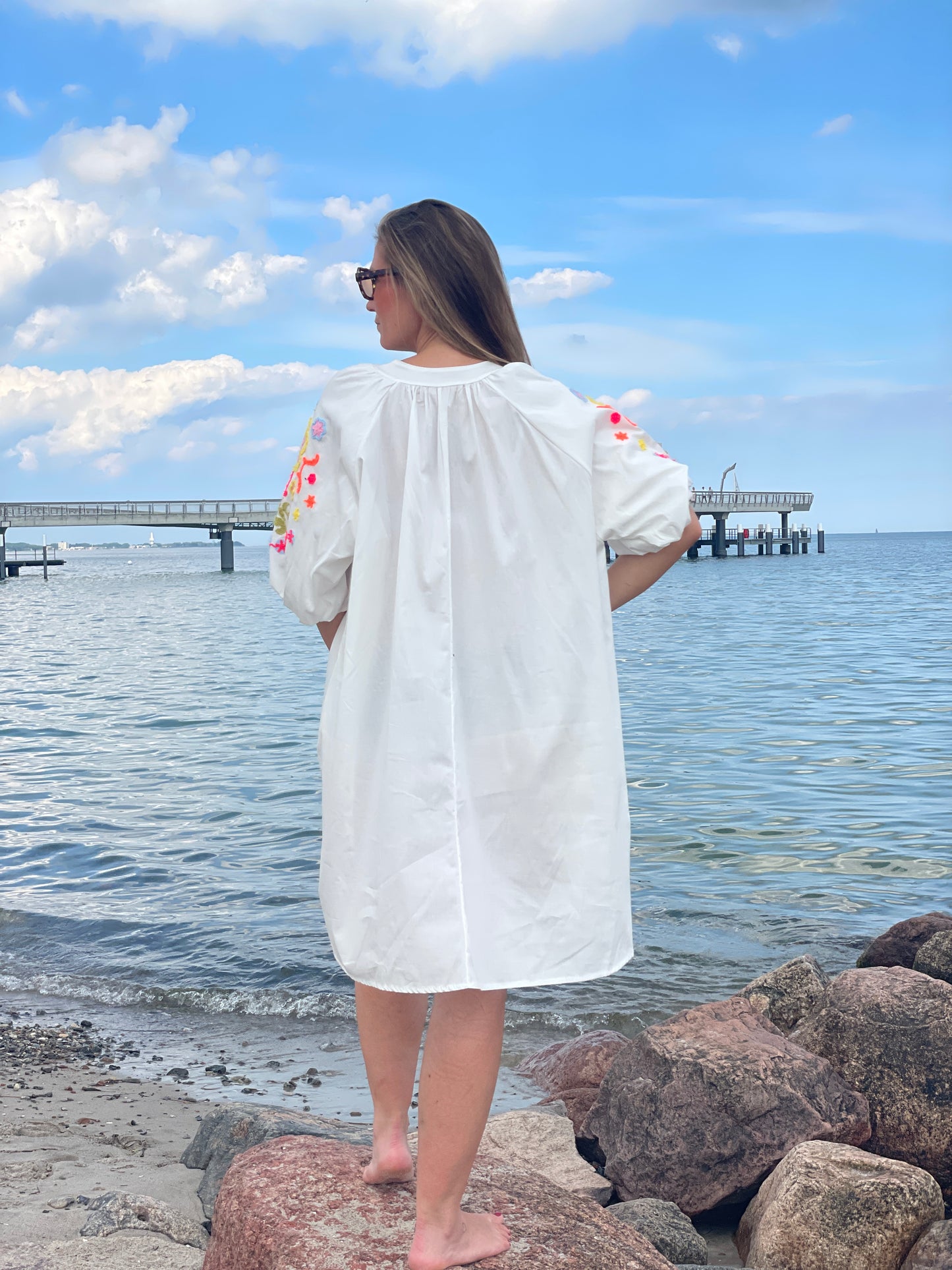 Kleid Coastal Bloom – White Sands