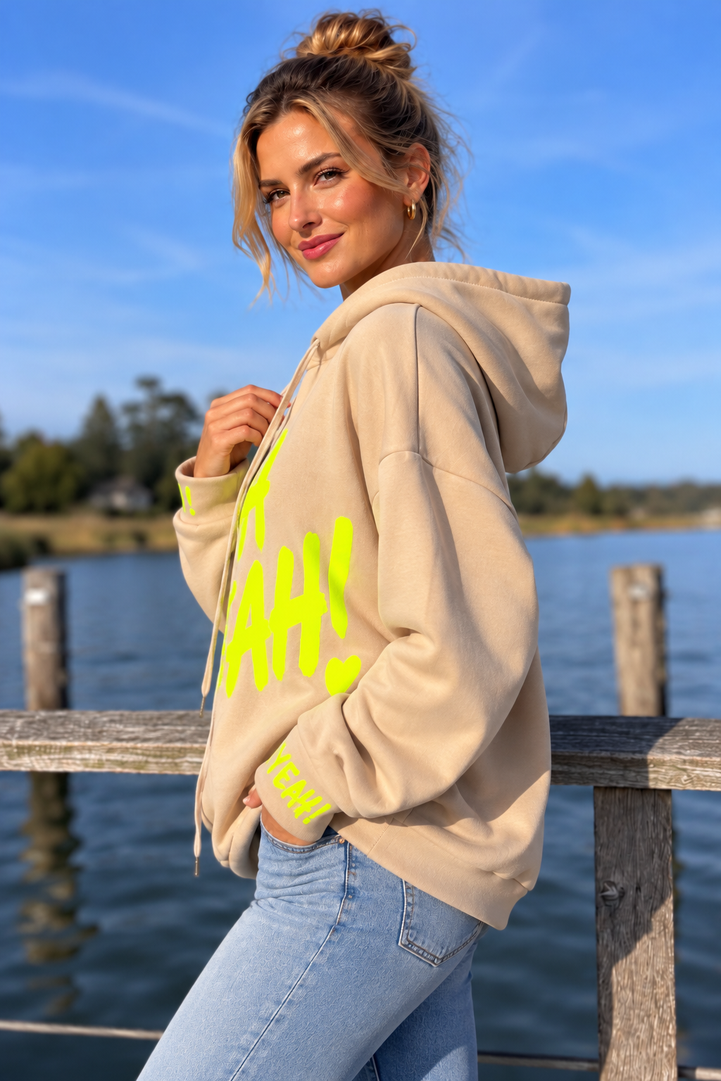 Oversize Hoodie „OH YEAH!“ – Beige mit Neonprint