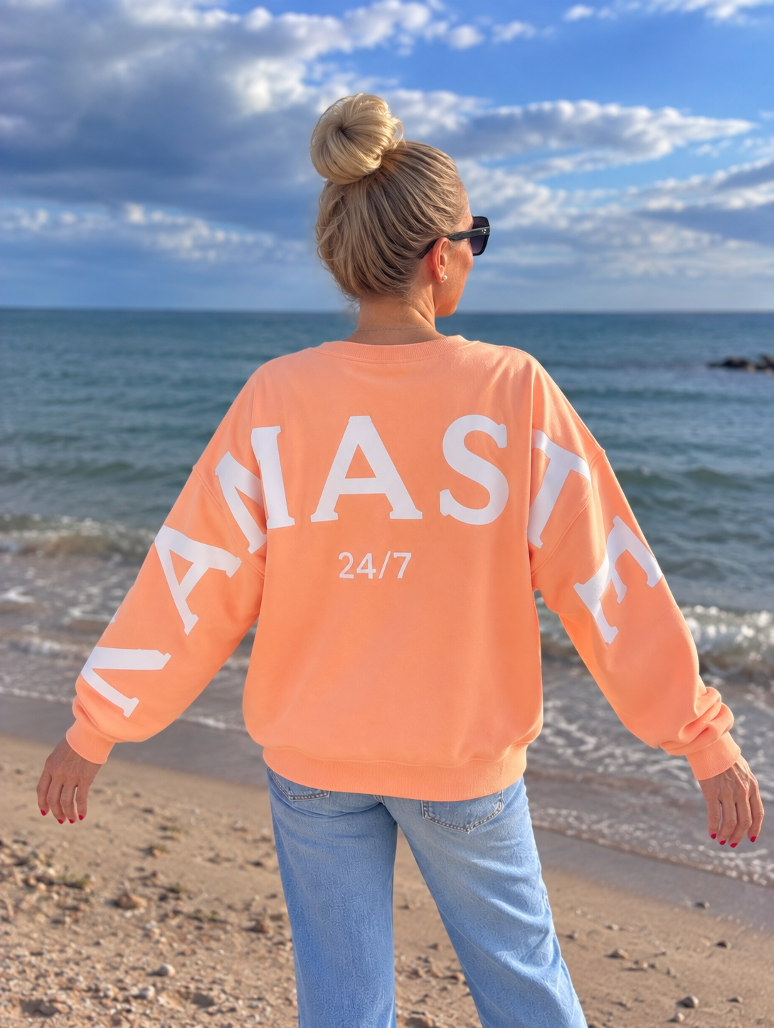 Oversize Sweater „Namasté 24/7“ - apricot