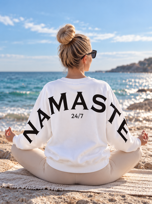 Oversize Sweater „Namasté 24/7“ - weiss