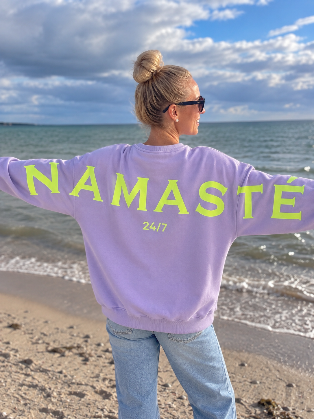 Oversize Sweater „Namasté 24/7“ - lavendel