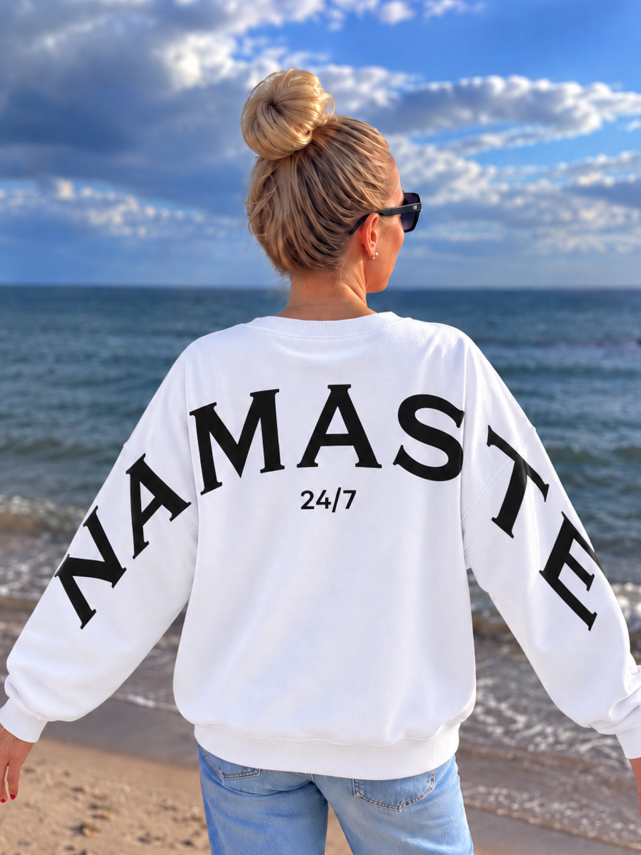 Oversize Sweater „Namasté 24/7“ - weiss