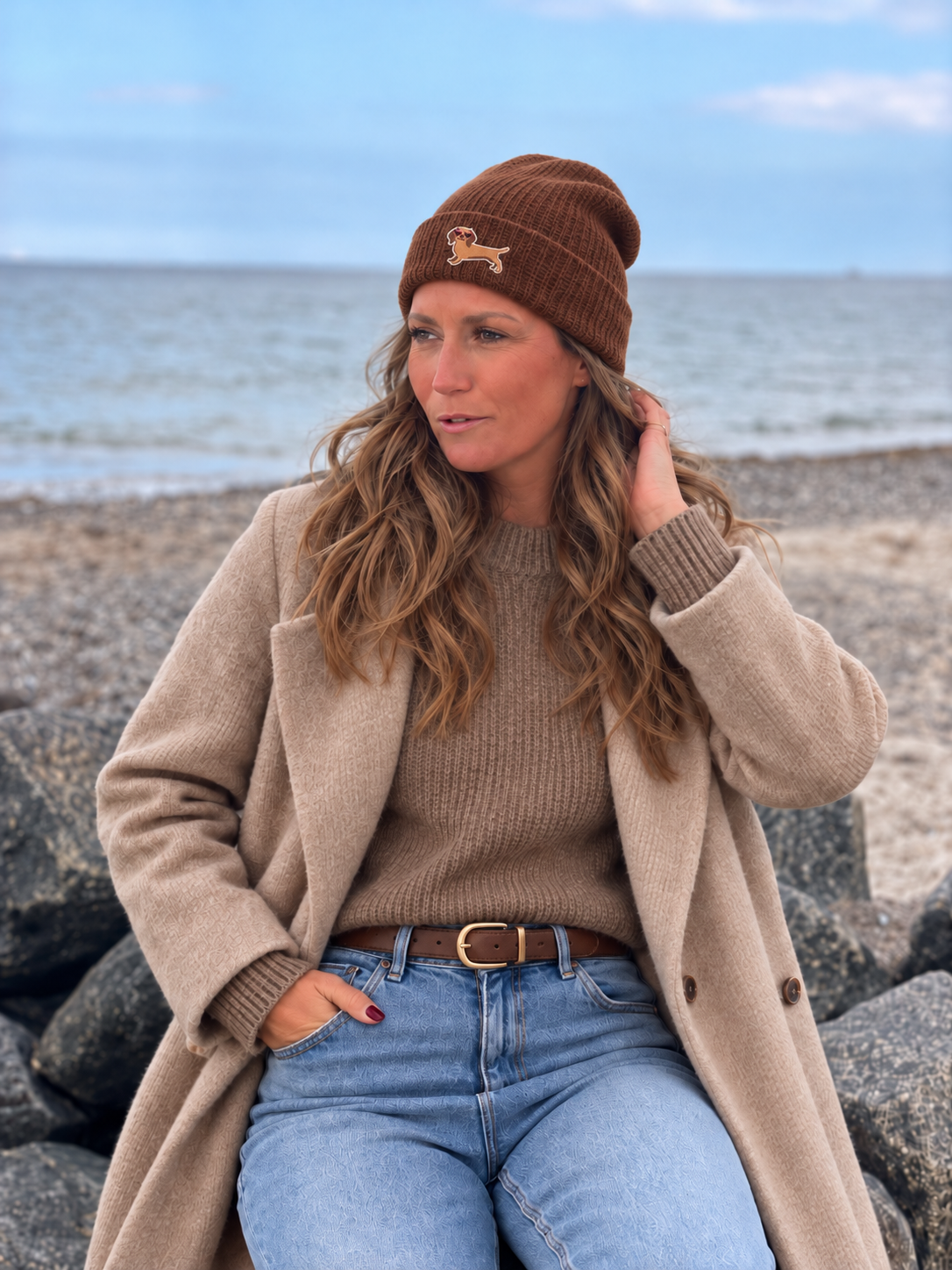 Dackel Beanie Braun – Kuschelige Strickmütze mit Dackel-Motiv