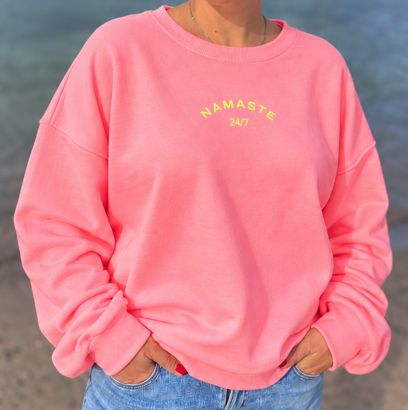 Oversize Sweater „Namasté 24/7“ - neon pink