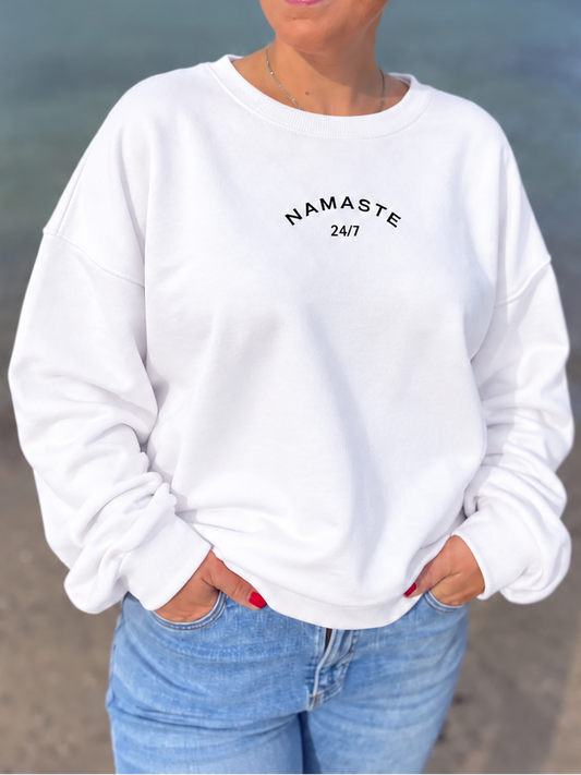 Oversize Sweater „Namasté 24/7“ - weiss