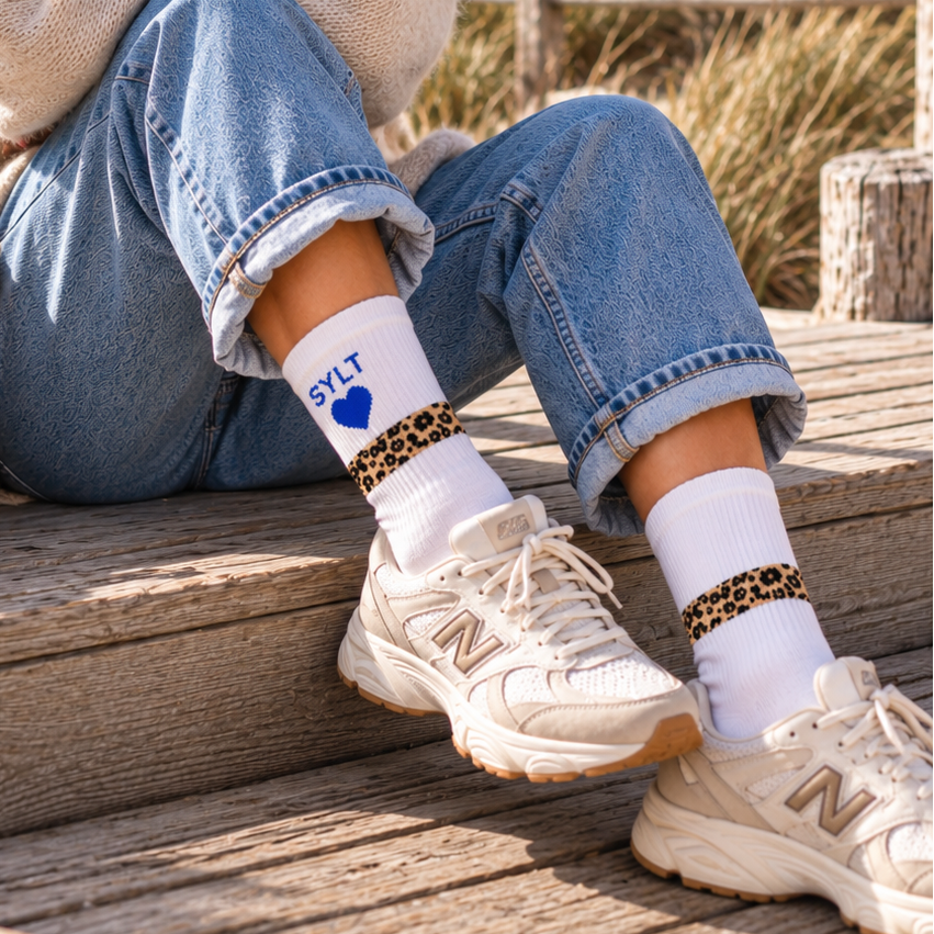Kuschelsocken SYLT mit Leo-Detail & Herz – Weiß