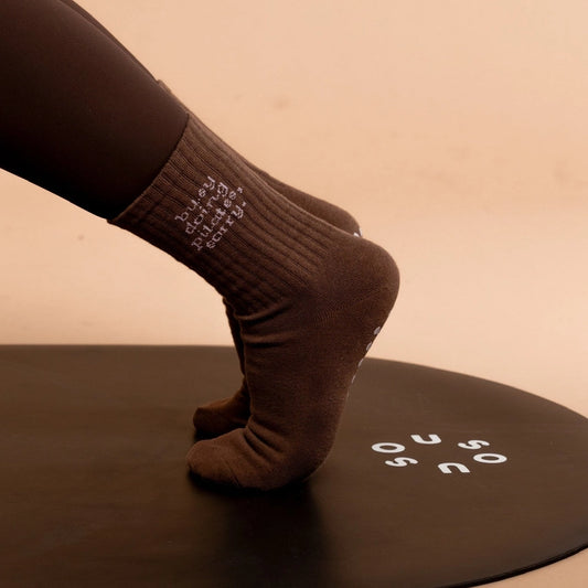 Pilates Grip Socken – Busy Doing Pilates, Sorry - Braun